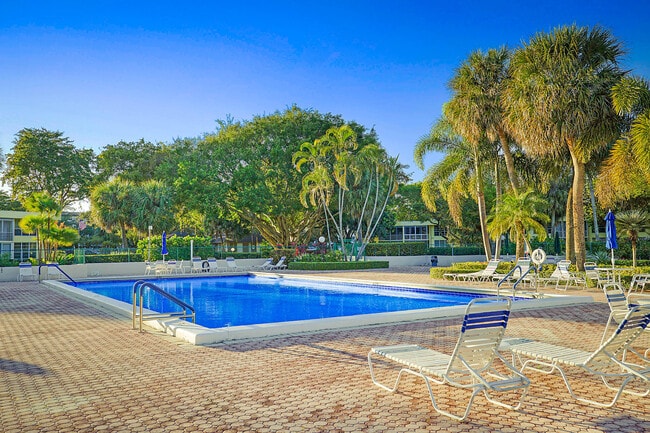 Building Photo - 575 Oaks Ln