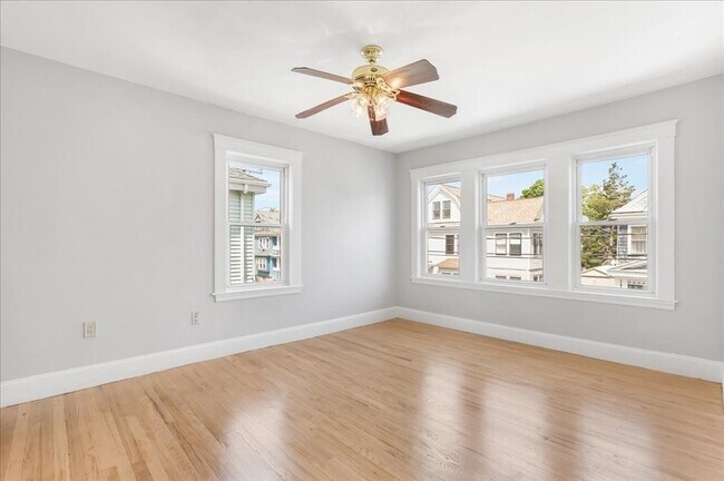 Building Photo - 16 Glenrose Rd