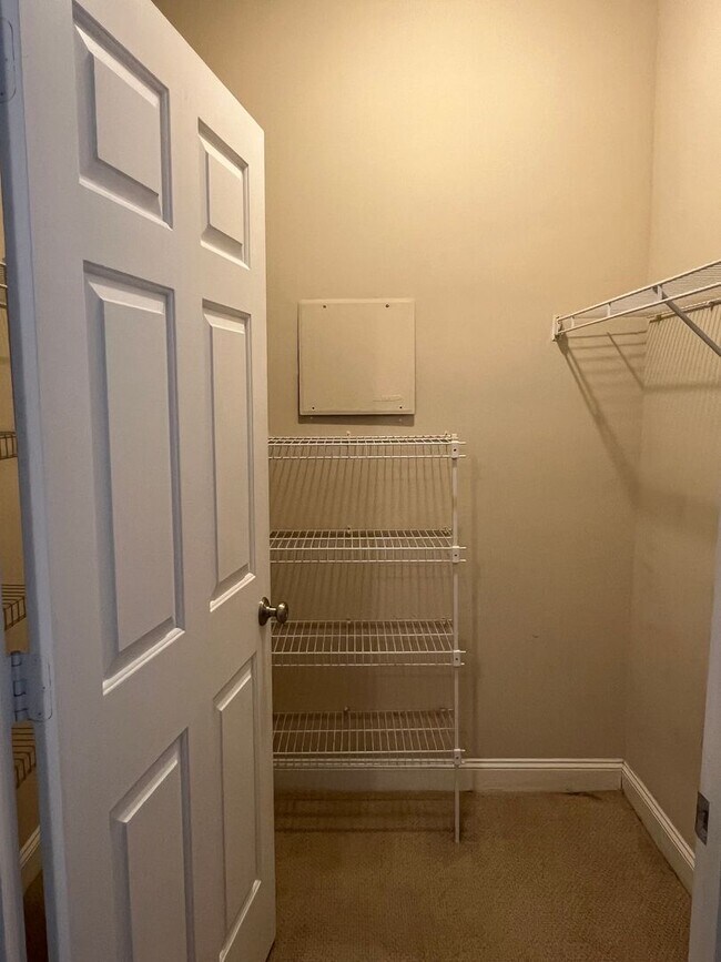 Building Photo - Upgraded First Floor Condo - Estate at Wes...