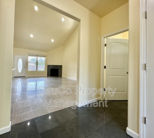 Building Photo - 2485 Meridian Dr