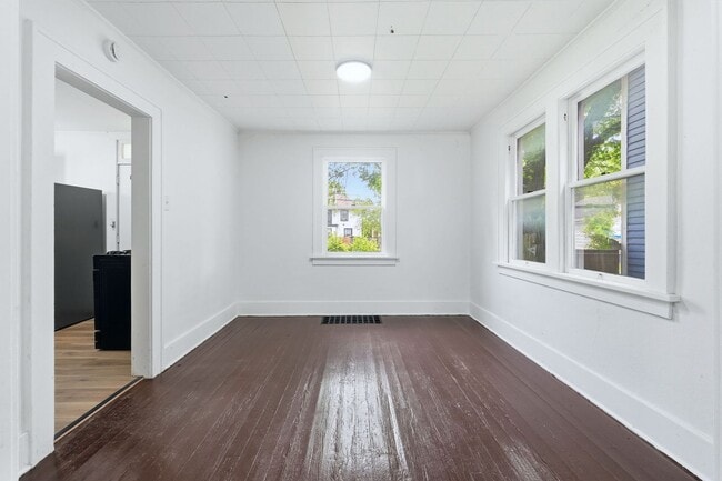 Building Photo - 3 BR - Classic Charm Meets Modern Living