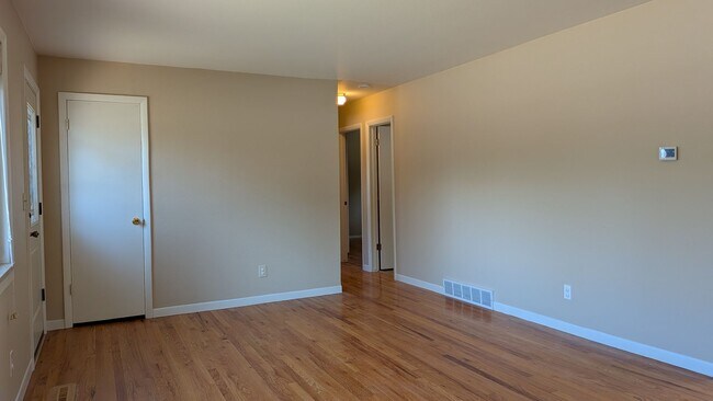 Building Photo - 4050 Hollow Rd