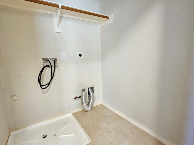 Building Photo - 9119 Regents Cove Ct