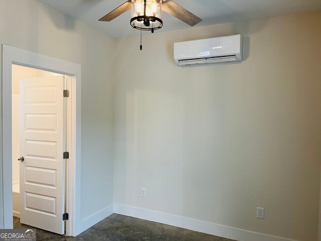 Building Photo - 102 Gardenia Ln