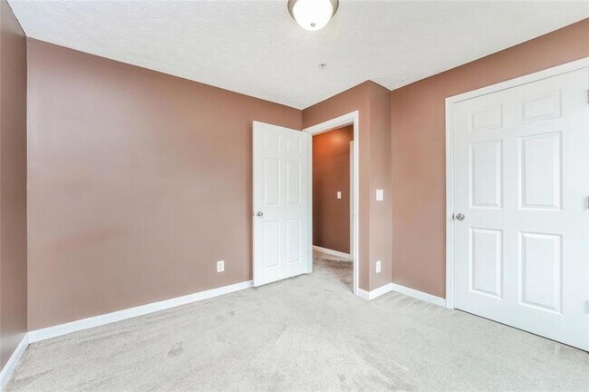 Building Photo - 12201 Fairington Ridge Cir