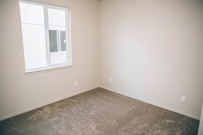 Building Photo - 301 S Marigold Ln