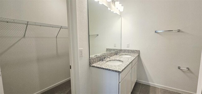 Building Photo - 429 Silver Palm Dr