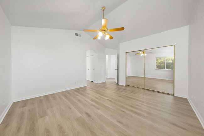 Building Photo - Charming 4 Bed 2.5 Bath Home in Roseville, CA