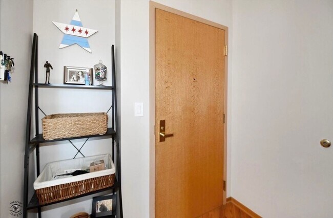 Building Photo - 910 S Michigan Ave