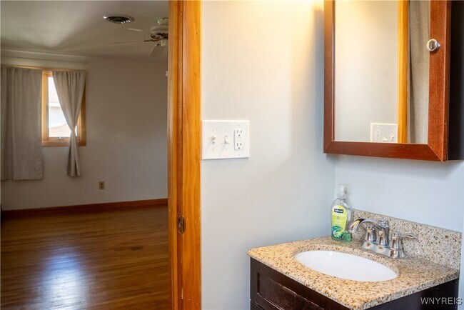 Building Photo - 102 Brooklane Dr