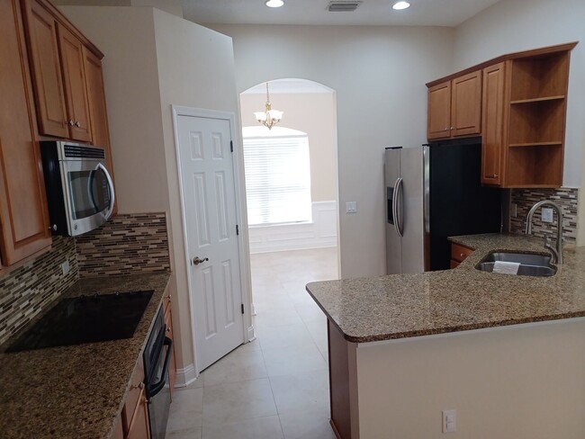 Building Photo - Gorgeous 3 BR 2 BA Lake View Rental
