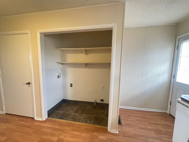 Building Photo - 5338 S Hutchinson Ct
