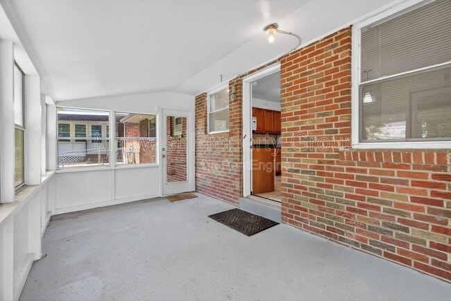 Building Photo - 2047 Goodale Ave