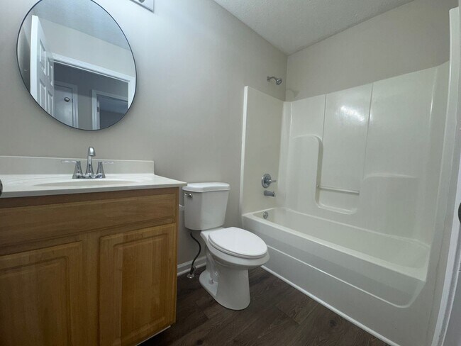 Building Photo - Newly Renovated 3BR 2BA home close to GM, ...