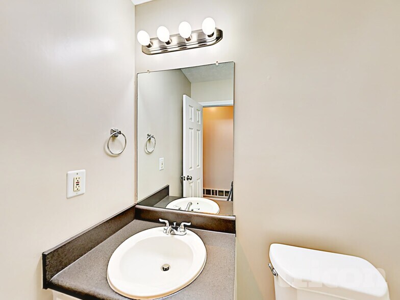 Building Photo - 206 Blake Dr