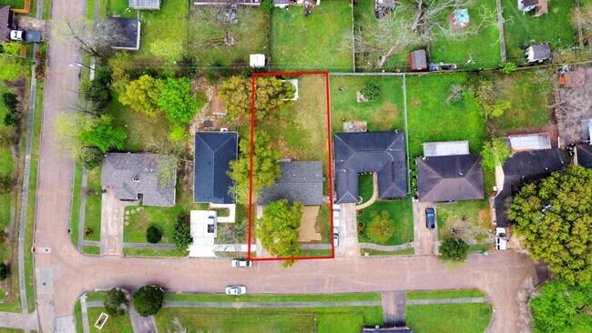 Building Photo - 6411 Hollow Oaks Dr