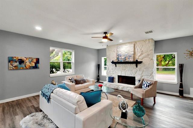 Building Photo - 1425 Oakhill Dr