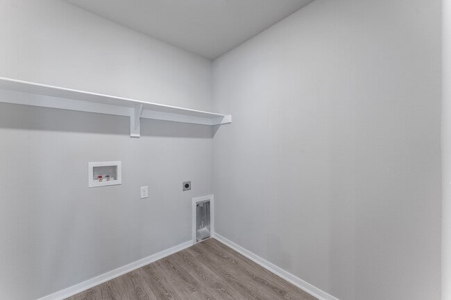 Building Photo - Welcome to your dream home..