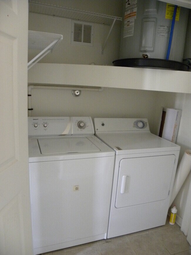 Building Photo - Independence South Brick Townhouse Community next to Golf Course w/ Patio, Nice Master, Vaulted C...