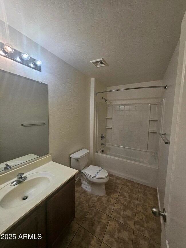 Building Photo - 40438 W Helen Ct