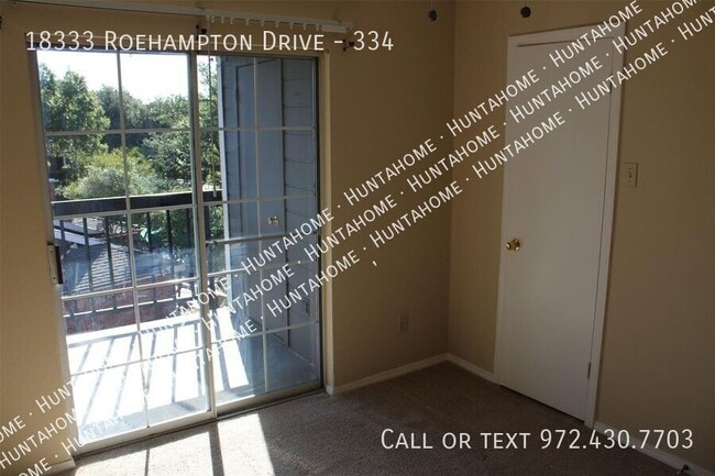 Building Photo - 18333 Roehampton Dr