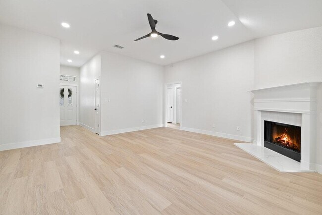 Building Photo - 1006 Cottonbowl Dr