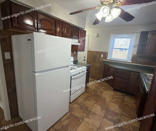 Building Photo - Spacious & well-appointed 3-Bedroom • 1-Bathroom Home