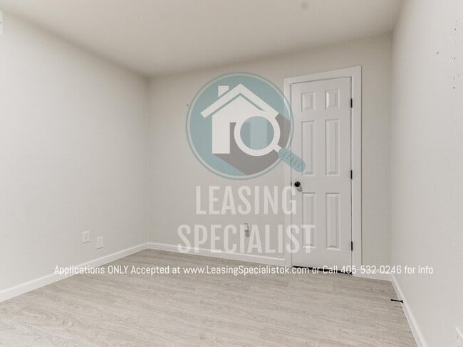 Building Photo - Adorable Norman 3 Bed 1.5 Bath House!