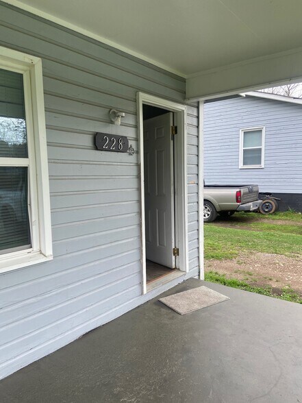 Building Photo - 228 15th Ave SW