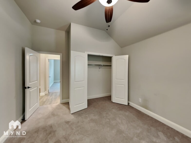 Building Photo - 544 Bradley Dr