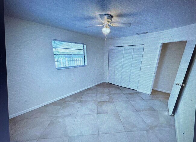 Building Photo - 1305 Hempstead St
