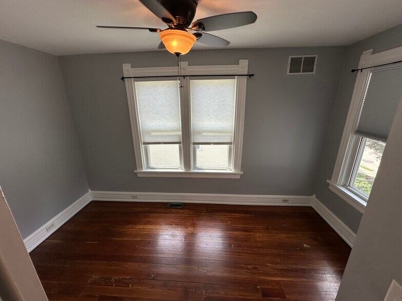3rd bet - 4020 Elsmere Ave