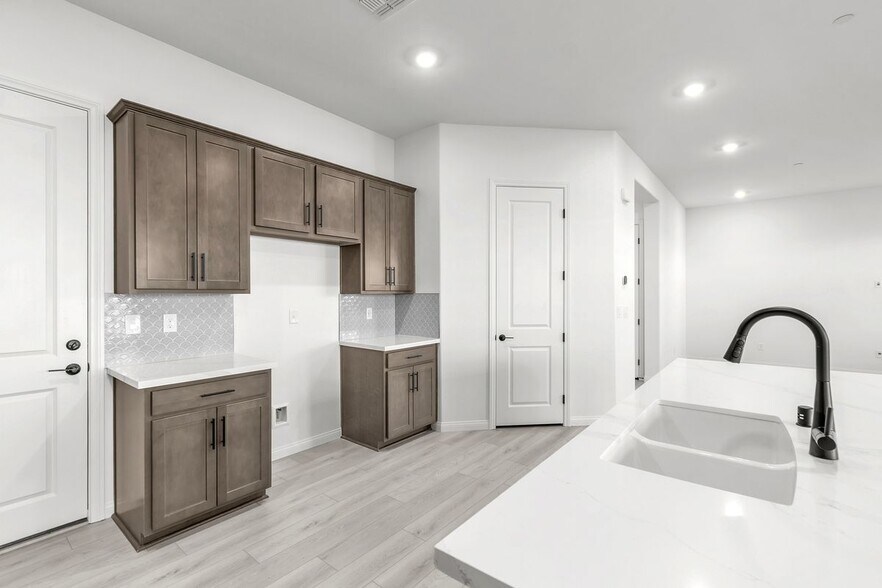 Building Photo - 584 La Vis Acrs Ln