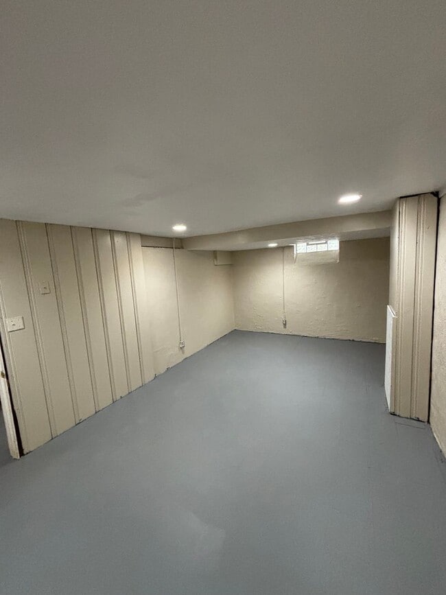 Building Photo - Newly Renovated 3 Bedroom Home – Section 8...