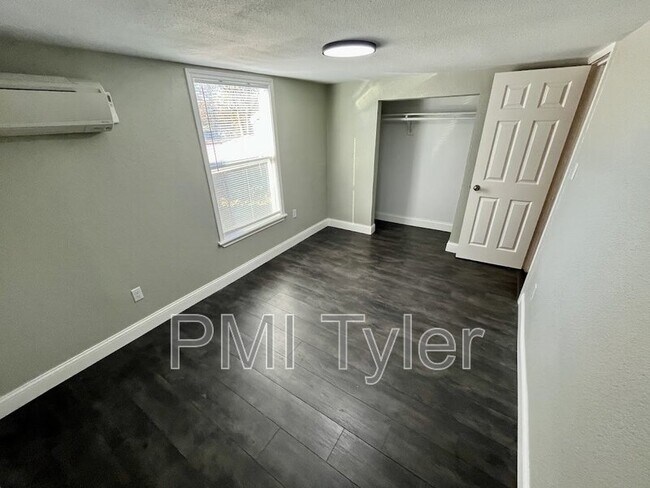 Building Photo - 223 Sunray St