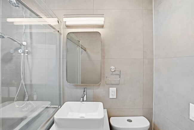 Building Photo - 233 1/2 Summit Ave