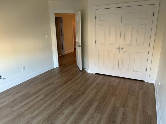 Building Photo - 216 Westbrook Dr