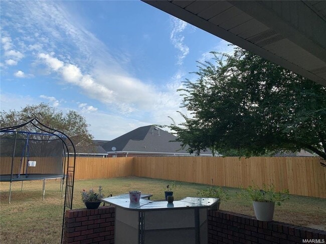 Building Photo - 154 E Poplar St