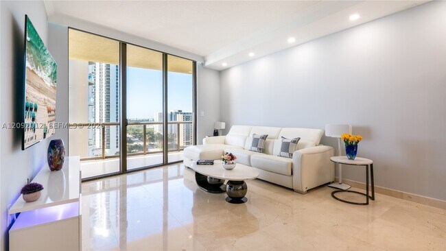 Building Photo - 16275 Collins Ave