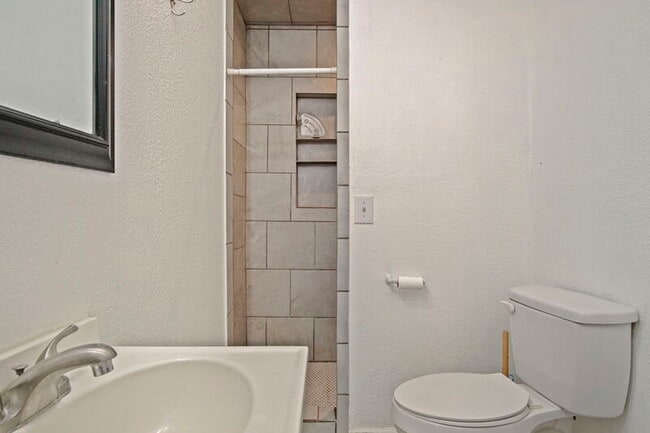 Building Photo - 704 NW 95th St