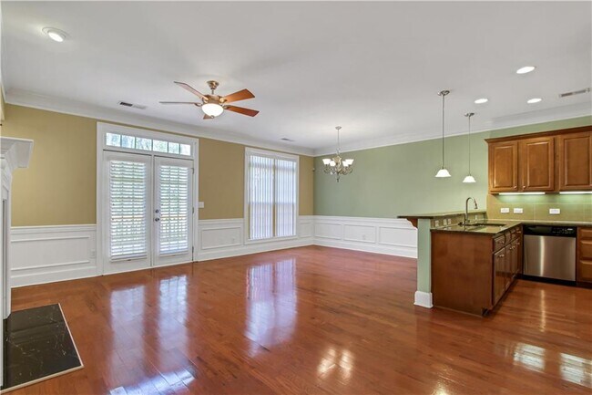 Building Photo - 3345 Regent Pl SW