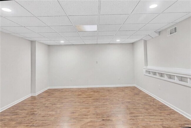 Building Photo - 1085 Castle Pointe Ln