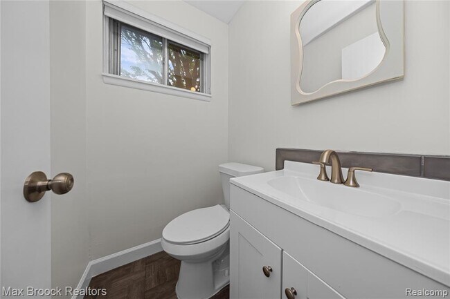 Building Photo - 6695 Lahser Rd