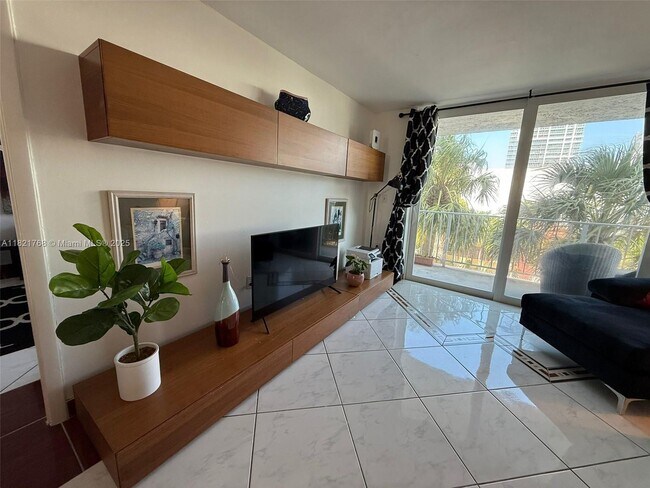 Building Photo - 6801 Indian Creek Dr