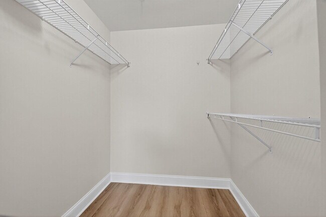 Building Photo - 630 S Sapodilla Ave