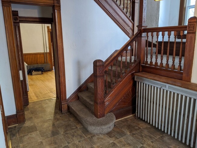 Building Photo - 5 bed 2 bath Single Family Home in Wausau