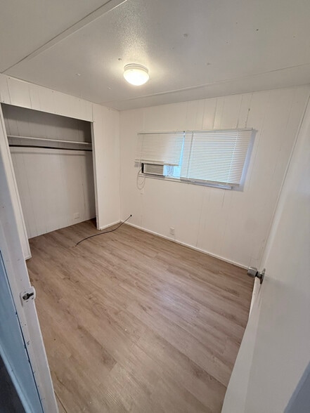 Building Photo - 215 Weeks Rd