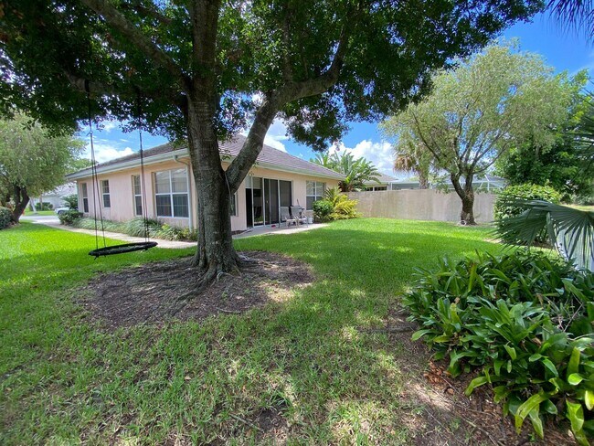 Building Photo - 511 SW Hampton Ct