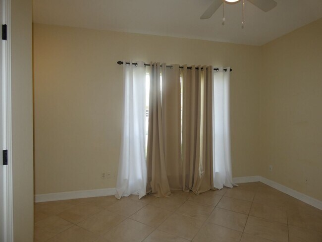 Building Photo - Spacious 4-Bedroom Pool Home