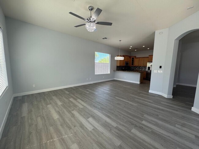 Building Photo - BEAUTIFUL 4 BEDROOM 2 BATHROOM HOME IN PHO...